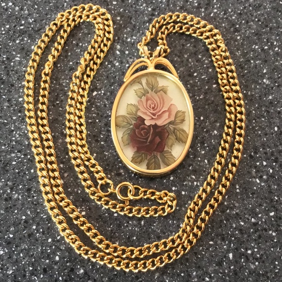 Vintage Gold Tone Necklace with Floral Pendant - Picture 1 of 14